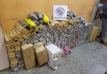 Homem � preso com carga de mais de 419 quilos de maconha em Presidente Epit�cio
