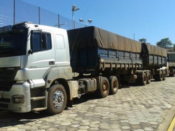 Carretas s�o apreendidas com contrabando de cigarros