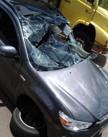 Rin�polis: acidente entre autom�vel e caminh�o deixa uma pessoa ferida