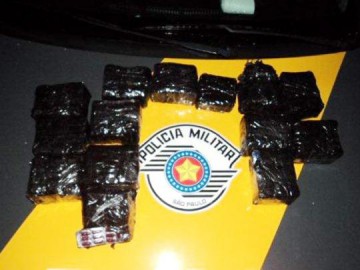 Pol�cia apreende sibutramina contrabandeada com passageiro de �nibus