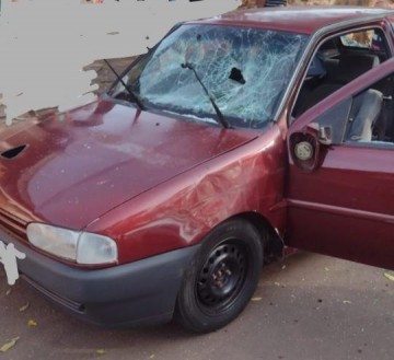 Mulher arrebenta vidros de carro do ex em Sagres e acaba presa