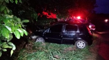 Idoso morre ap�s chocar ve�culo contra �rvore em Tup�