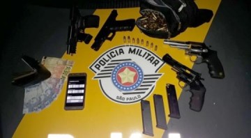 PM Rodovi�ria de Adamantina prende empres�rio com armas e muni��es em �nibus