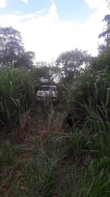 Mulher cai com carro em ribanceira entre Osvaldo Cruz e Parapu�