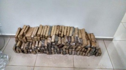 Ao todo, foram apreendidos cerca de 100 quilos de maconha (Foto: Pol�cia Rodovi�ria)