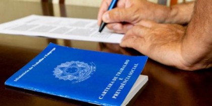 Cerca de 10 fam�lias est�o �s escuras e dizem perder alimentos e vacinas