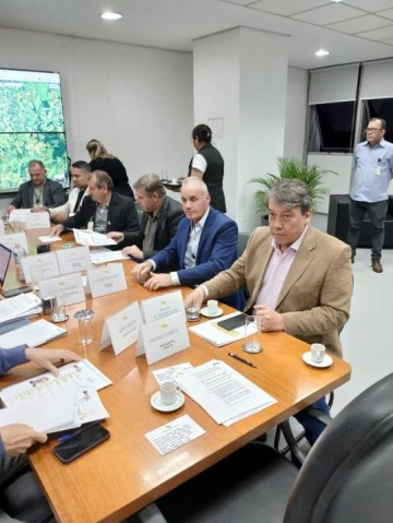 Prefeitos se re�nem com DER para pavimenta��o da estrada Sagres-Pracinha