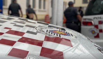 Motoqueiro empina na frente da Pol�cia Militar e acaba detido, ap�s persegui��o