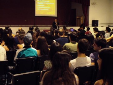 Empresrios do lies de gesto no segundo dia de palestras na Faculdade Reges de Osvaldo Cruz