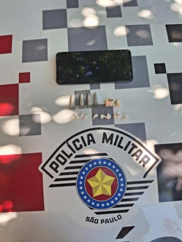 Pol�cia Militar de Osvaldo Cruz apreende drogas e celular em a��o contra o tr�fico