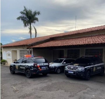 Reviravolta nas investiga��es leva a pris�o de mulher que passa a ser suspeita de envolvimento no assassinato do pr�prio marido