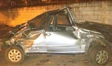 SP-294: mulher fica ferida em acidente envolvendo carro de Osvaldo Cruz