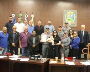 Vereador Hugo Martins assina mo��o de aplausos ao Corpo de Bombeiros de Osvaldo Cruz pelos seus 40 anos