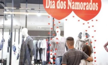 Febraban emite alerta sobre golpes na semana dos namorados