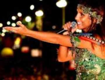 Ivete Sangalo faz show para v�timas de queda de camarote em SP
