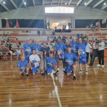 Equipe de V�lei Adaptado Masculino de Osvaldo Cruz Conquista o 1� Lugar nos Jogos da Melhor Idade (JOMI) em Ourinhos