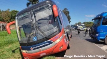 �nibus cai em valeta no Trevo do Terceiro Distrito Industrial de Tup�