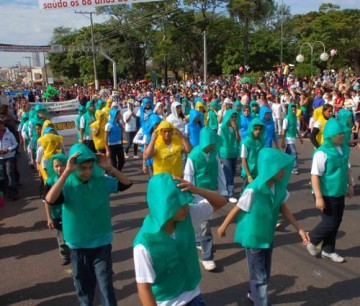 OC comemora 69 anos com desfile
