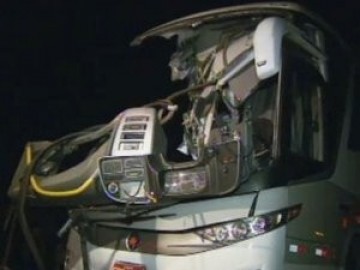 Acidente com �nibus do Expresso Adamantina e caminh�o deixa v�rios feridos em Piracicaba