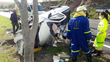 Motorista de carro morre em colis�o frontal com caminh�o em rodovia de Mar�lia