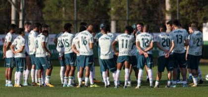 Cuca conversa com os jogadores em treino na Academia (Foto: Cesar Greco/Ag. Palmeiras)