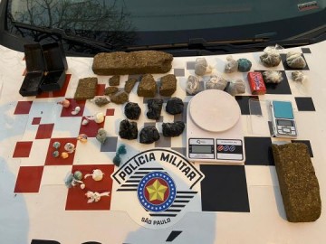 Pol�cia Militar prende tr�s pessoas por tr�fico de drogas em Pacaembu