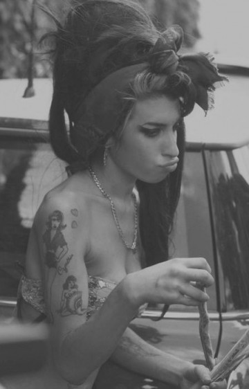 Pai de Amy Winehouse anuncia show em homenagem  cantora