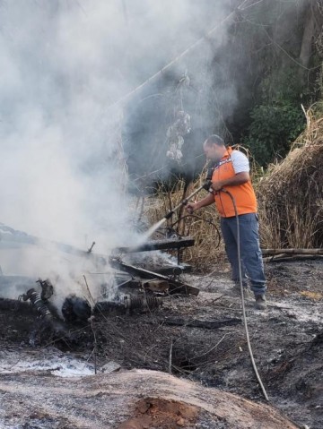 Defesa Civil volta a apagar inc�ndio na regi�o do Sotei Furuguem
