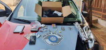 Traficante de 18 anos d� trabalho para a Pol�cia Militar, mas acaba preso com droga e arsenal do tr�fico