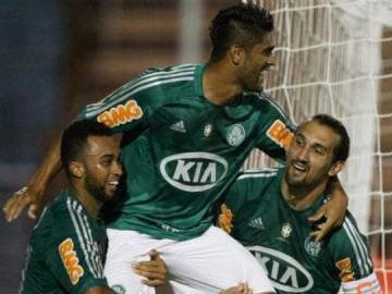 Palmeiras supera o Oeste por 3 a 1