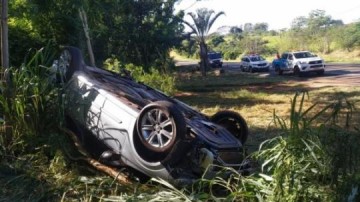 Capotamento deixa cinco v�timas em Adamantina
