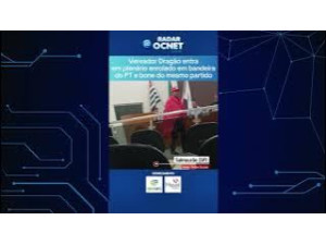 V�DEO: Vereador Drag�o de Salmour�o entra no plen�rio enrolado em bandeira do PT