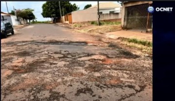 V�DEO: Moradores do bairro Mira Ira reclamam de buracos nas ruas