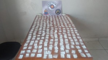 Grande quantidade de droga foi apreendida pela Fora Ttica (Foto: Polcia Militar`25BPMi_Dracena_Setor de Comunicao Social)