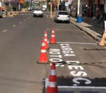 Prefeitura implanta �reas de carga e  descarga para motos na �rea central