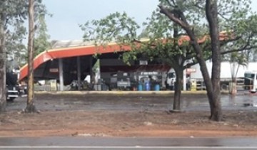 ASSISTA o momento do vendaval que atingiu o Posto Trabuco em Parapu�