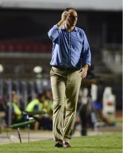 Rogrio Ceni durante o jogo contra o So Bento (Foto: Marcos Ribolli)