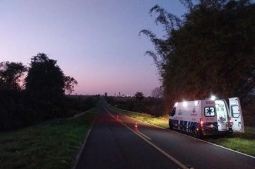 Jovem de 21 anos morre ap�s ser atropelado e motorista foge sem prestar socorro, em Caiu�