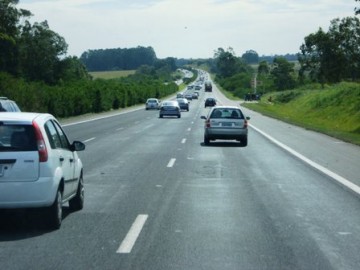 Trecho de rodovia interditado em C�ndido Mota