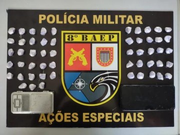 Homem deixa itens cair ao avistar policiais e acaba preso com mais de 50 por��es de coca�na, em Presidente Prudente