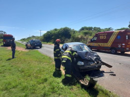 Acidente entre carro e caminh�o deixa condutor ferido em vicinal na regi�o de Bastos