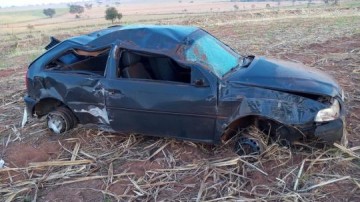 Rapaz morre ap�s capotar carro em rodovia de acesso em Nova Guataporanga