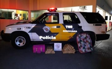 Malas com 33 quilos de maconha s�o apreendidas dentro de �nibus na Rodovia Raposo Tavares