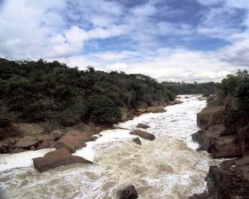 Adolescente est� desaparecido no Tiet�