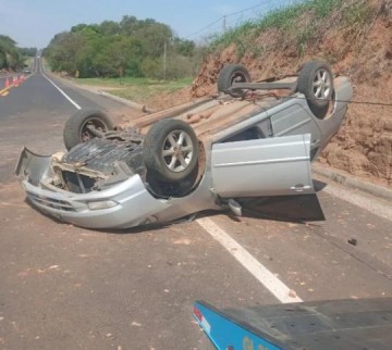 Capotamento faz tr�s v�timas pr�ximo a Luc�lia