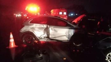 Acidente na SP-294, em Tupi Paulista, envolve 4 carros e deixa 3 v�timas feridas