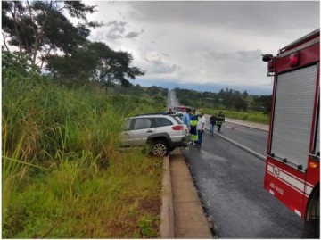 Dupla aquaplanagem de ve�culos leva a atropelamento e morte de motorista na Rodovia Assis Chateaubriand