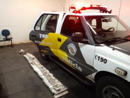Droga apreendida em Presidente Epit�cio estava escondida em diversas partes do carro (Foto: Pol�cia Militar/Cedida)