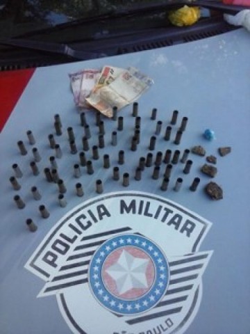PM de Luclia apreende 65 munies deflagradas com moa de 18 anos
