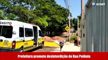 V�DEO: Prefeitura promete desinterdi��o da rua Pol�nia ap�s moradora pedir provid�ncias